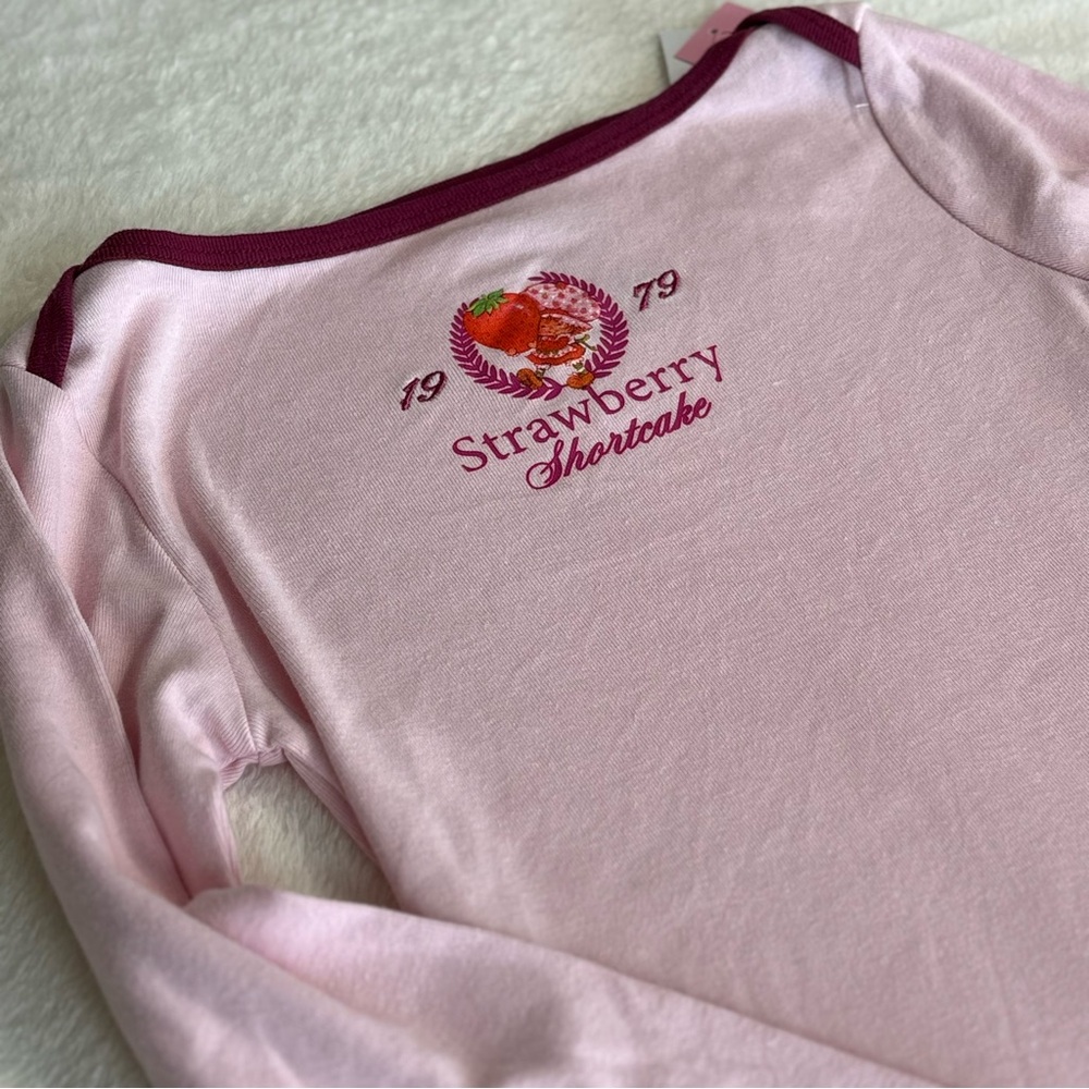 Strawberry Shortcake XS Pink Graphic Top 79 Embroidered Burgundy